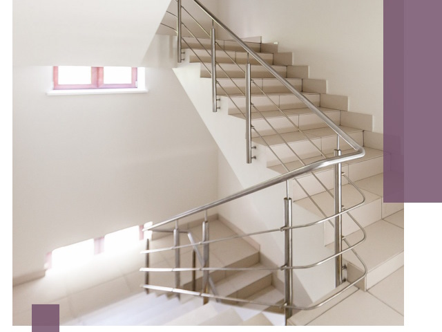 Установка и замена перил в подъезде в Тихвине