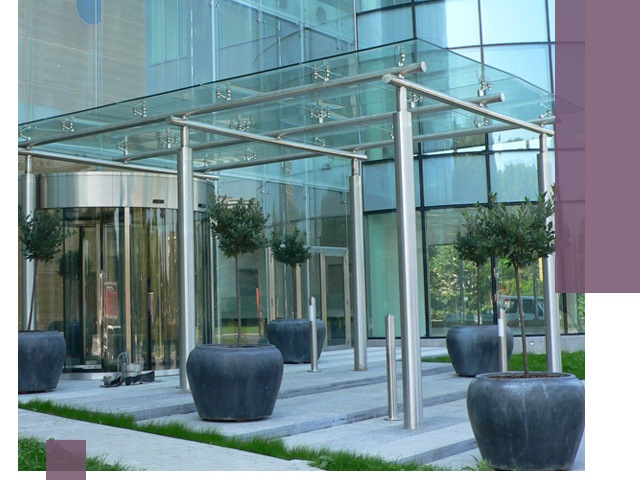 Навесы из стекла на заказ в Тихвине — монтаж и установка