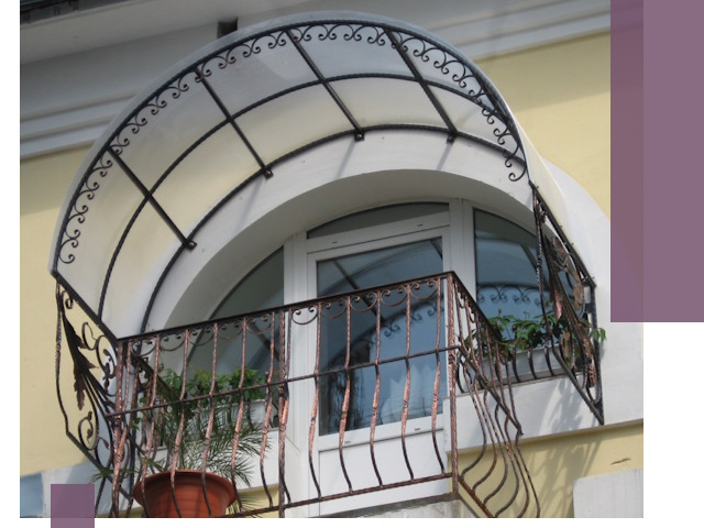 Козырьки над балконом в Тихвине — изготовление и монтаж