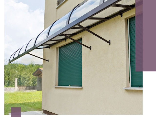 Козырьки над окнами в Тихвине — изготовление и монтаж по выгоде