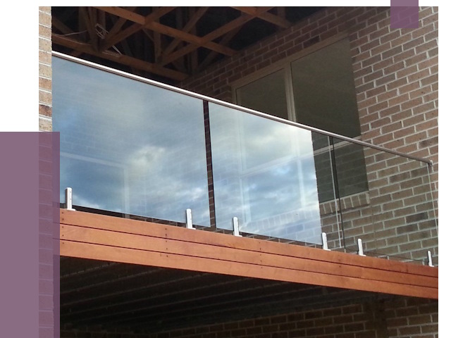 Стеклянные парапеты на крыше и террасе в Тихвине от 12294 руб. | ПРОЛЁТ-Тхв