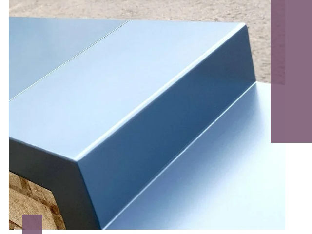 Крышки на парапет в Тихвине: изготовление и монтаж под ключ